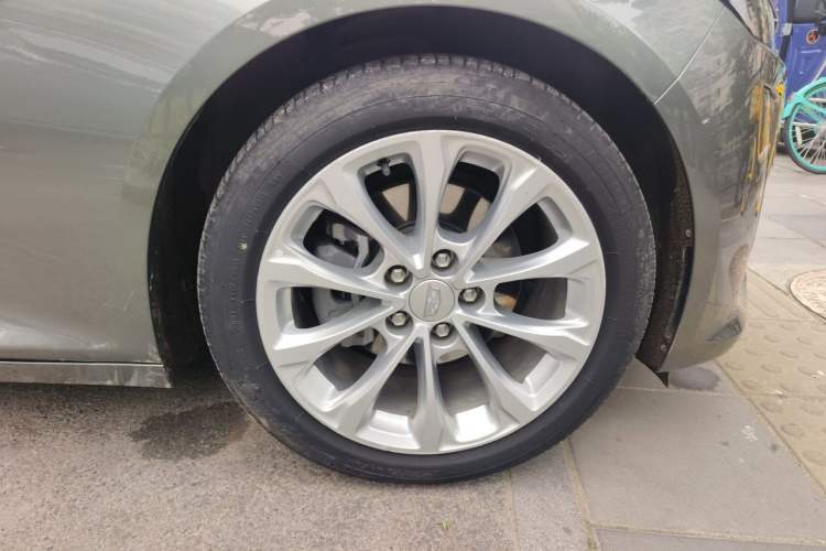 Used Cadillac CT5 2023 28T Luxury Edition (Standard Version) Right Front Wheel Hub
