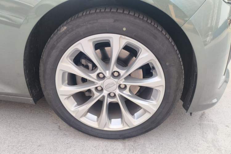 Used Cadillac CT5 2023 28T Luxury Edition (Standard Version) Right Front Wheel Hub