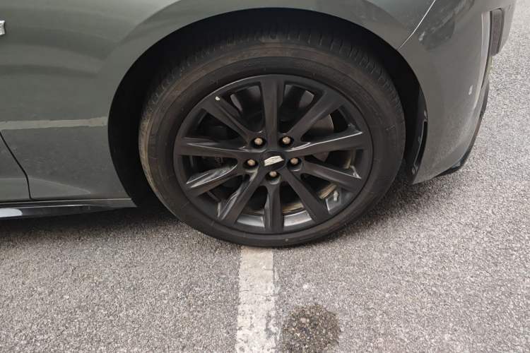 Used Cadillac CT5 2023 28T Prestige Model Right Front Wheel Hub