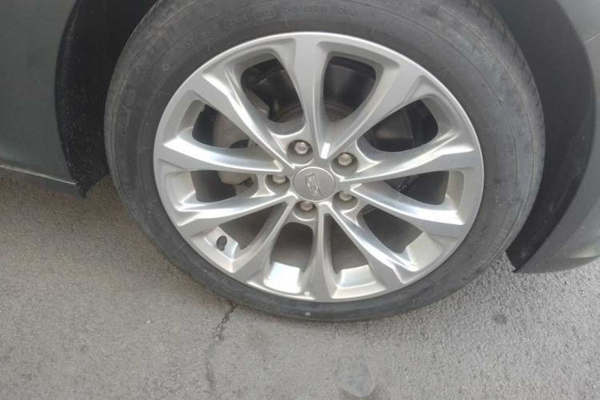 Used Cadillac CT5 2023 28T Luxury Edition (Standard Version) Right Front Wheel Hub
