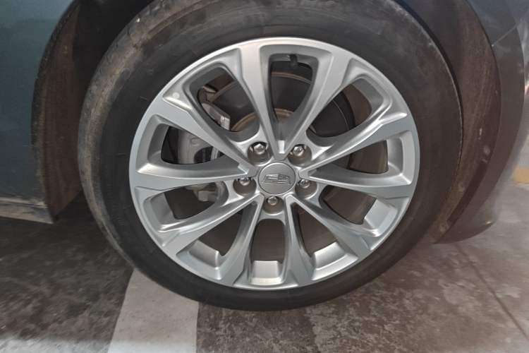Used Cadillac CT5 2023 28T Luxury Edition (Standard Version) Right Front Wheel Hub
