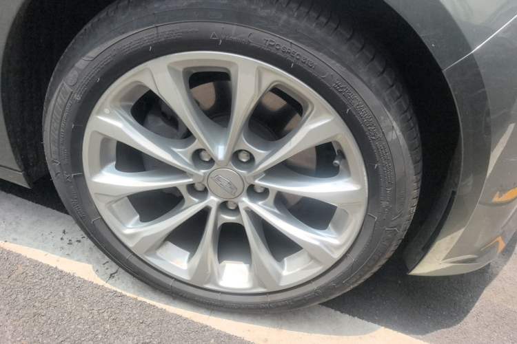 Used Cadillac CT5 2023 28T Luxury Edition (Standard Version) Right Front Wheel Hub