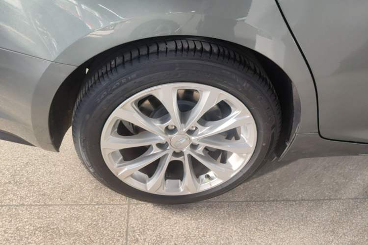 Used Cadillac CT5 2023 28T Luxury Edition (Standard Version) Right Rear Wheel Hub