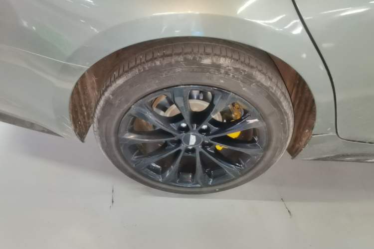 Used Cadillac CT5 2023 28T Prestige Model Right Rear Wheel Hub