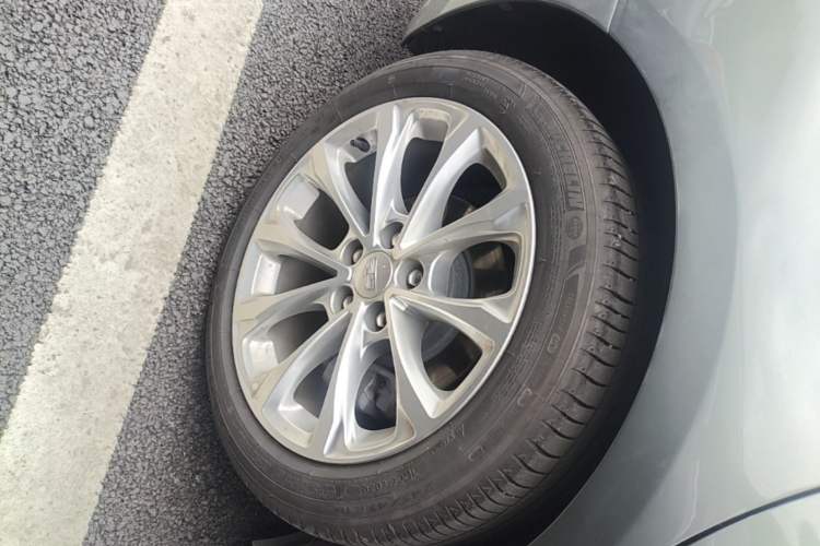 Used Cadillac CT5 2023 28T Luxury Edition (Standard Version) Right Rear Wheel Hub