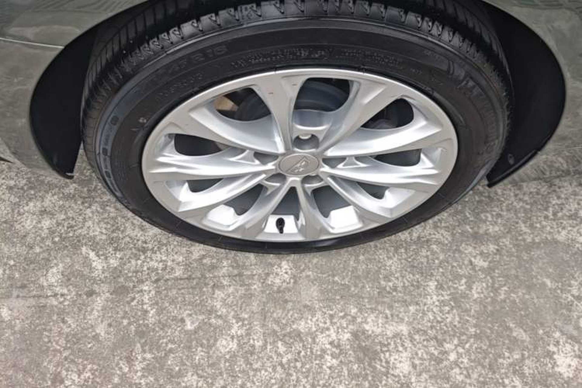 Used Cadillac CT5 2023 28T Luxury Edition (Standard Version) Right Rear Wheel Hub