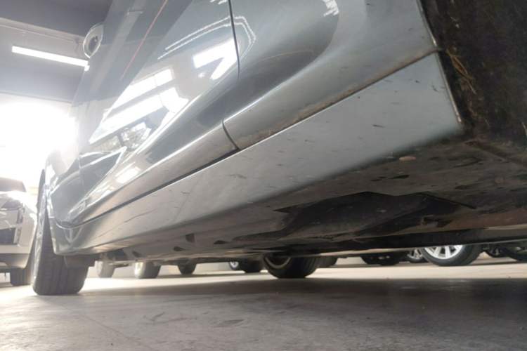Used Cadillac CT5 2023 28T Luxury Edition (Standard Version) Right Side Sill