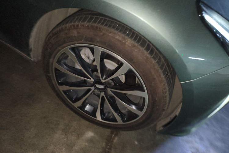 Used Cadillac CT5 2023 28T Luxury Edition (Standard Version) Right Front Wheel Hub