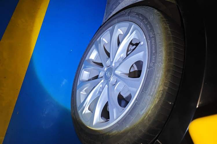 Used Cadillac CT5 2023 28T Luxury Edition (Standard Version) Right Front Wheel Hub