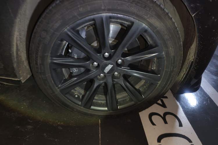 Used Cadillac CT5 2023 28T Prestige Model Right Front Wheel Hub