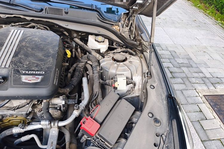 Used Cadillac CT5 2023 28T Luxury Edition (Standard Version) Engine Bay Left
