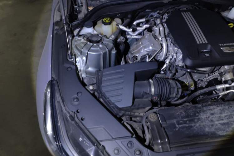 Used Cadillac CT5 2023 28T Luxury Edition (Standard Version) Engine Bay Right