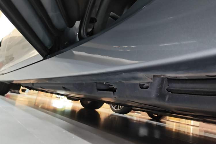 Used Cadillac CT5 2023 28T Luxury Edition (Standard Version) Left Side Sill