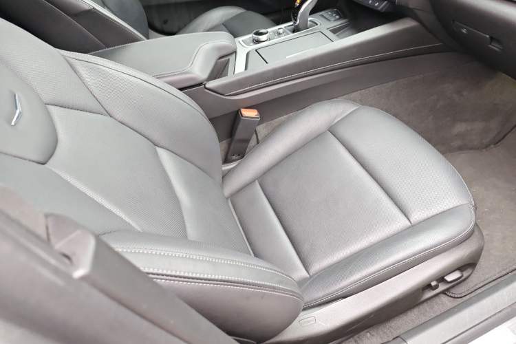 Used Cadillac CT5 2023 28T Luxury Edition (Standard Version) Right Front Seat