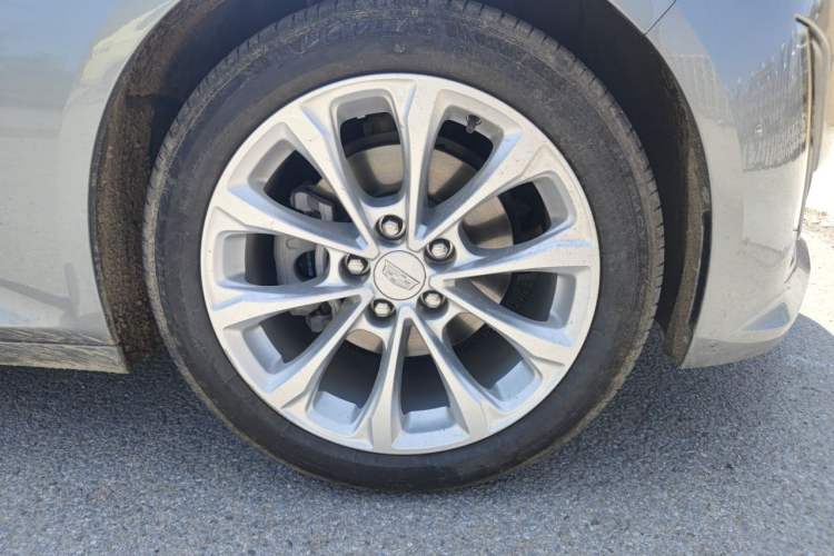 Used Cadillac CT5 2023 28T Luxury Edition (Standard Version) Right Front Wheel Hub