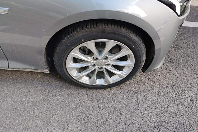 Used Cadillac CT5 2023 28T Luxury Edition (Standard Version) Right Front Wheel Hub