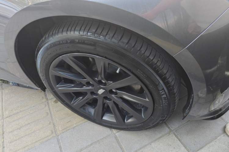 Used Cadillac CT5 2023 28T Prestige Model Right Front Wheel Hub