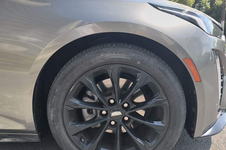 Used Cadillac CT5 2023 28T Luxury Edition (Standard Version) Right Front Wheel Hub