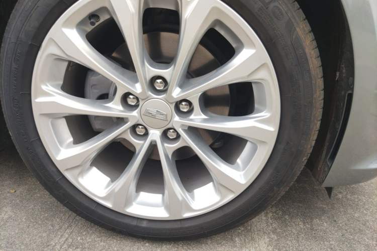 Used Cadillac CT5 2023 28T Luxury Edition (Standard Version) Right Front Wheel Hub