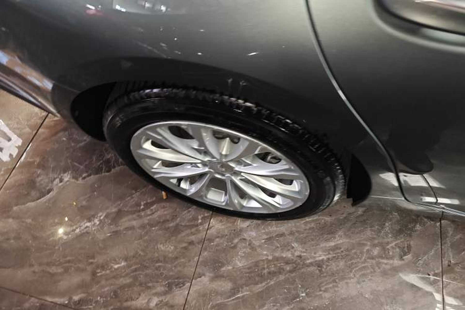 Used Cadillac CT5 2023 28T Luxury Edition (Standard Version) Right Rear Wheel Hub