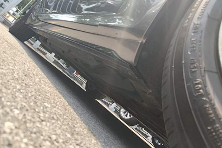 Used Cadillac CT5 2023 28T Luxury Edition (Standard Version) Right Side Sill