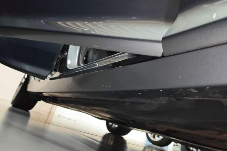 Used Cadillac CT5 2023 28T Luxury Edition (Standard Version) Right Side Sill