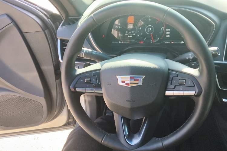 Used Cadillac CT5 2023 28T Luxury Edition (Standard Version) Steering Wheel