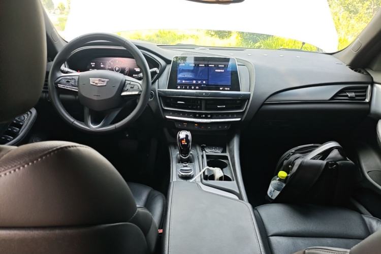 Used Cadillac CT5 2023 28T Luxury Edition (Standard Version) Center Console