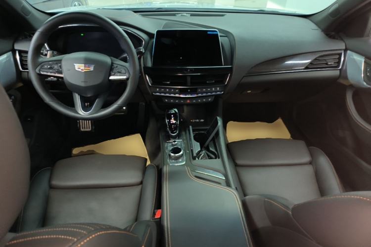 Used Cadillac CT5 2023 28T Platinum Edition Center Console