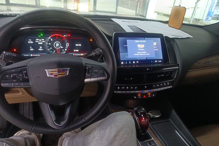 Used Cadillac CT5 2023 28T Prestige Model Center Console