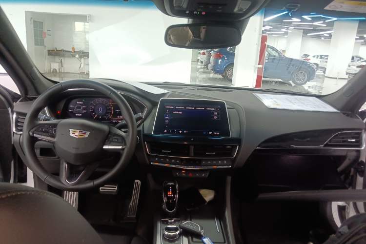 Used Cadillac CT5 2023 28T Prestige Model Center Console