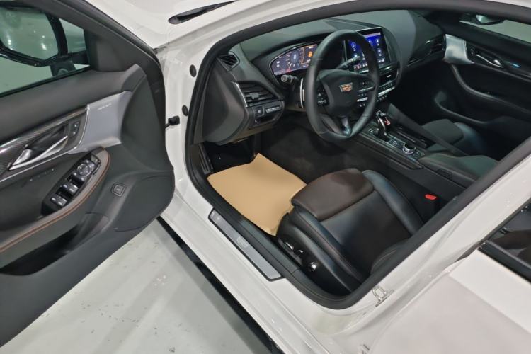 Used Cadillac CT5 2023 28T Platinum Edition Driver Seat