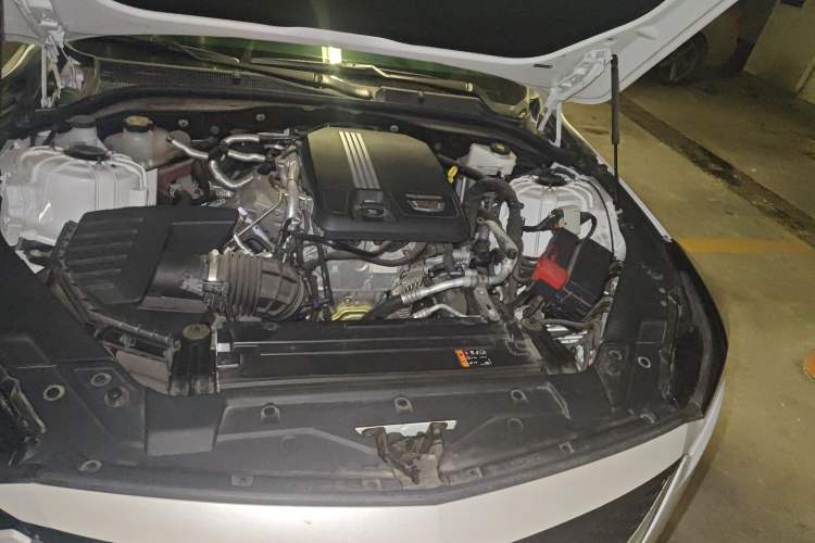 Used Cadillac CT5 2023 28T Luxury Edition (Standard Version) Engine Bay Left