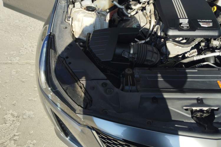 Used Cadillac CT5 2023 28T Luxury Edition (Standard Version) Engine Bay Right