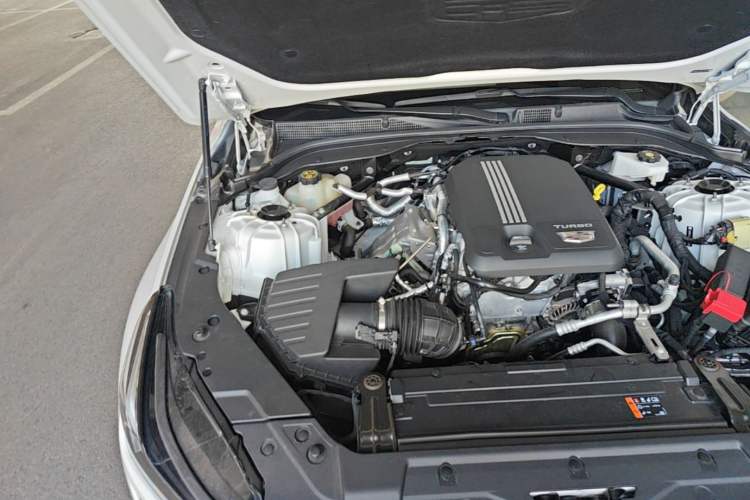 Used Cadillac CT5 2023 28T Luxury Edition (Standard Version) Engine Bay Right