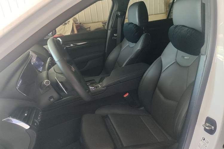 Used Cadillac CT5 2023 28T Platinum Edition Left Front Seat