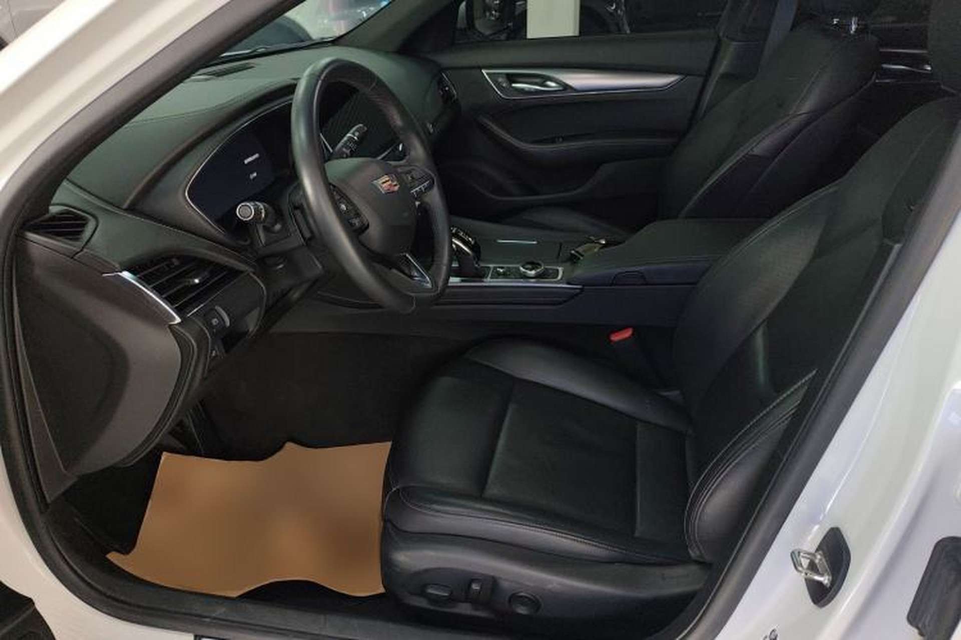 Used Cadillac CT5 2023 28T Luxury Edition (Standard Version) Left Front Seat