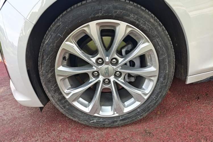 Used Cadillac CT5 2023 28T Luxury Edition (Standard Version) Left Front Wheel Hub