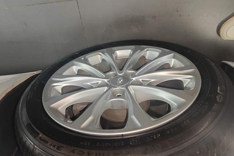 Used Cadillac CT5 2023 28T Luxury Edition (Standard Version) Left Front Wheel Hub