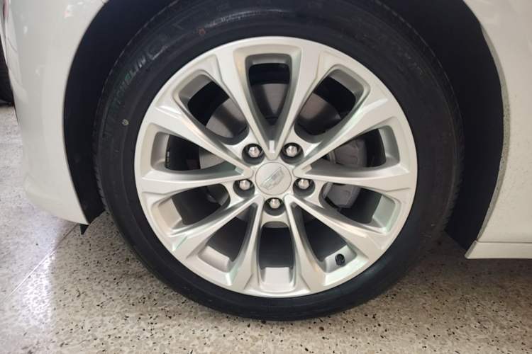 Used Cadillac CT5 2023 28T Luxury Edition (Standard Version) Left Front Wheel Hub