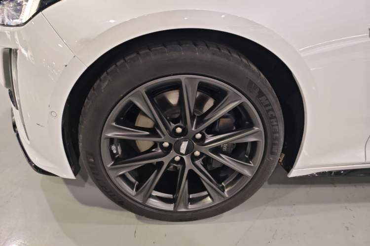 Used Cadillac CT5 2023 28T Platinum Edition Left Front Wheel Hub