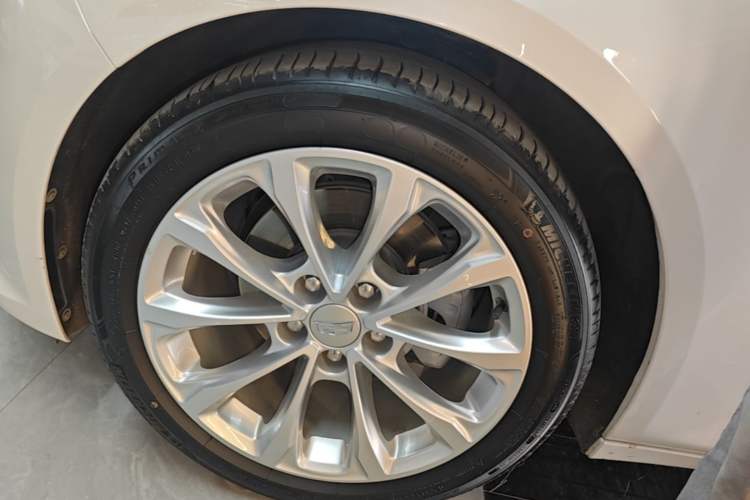 Used Cadillac CT5 2023 28T Luxury Edition (Standard Version) Left Front Wheel Hub