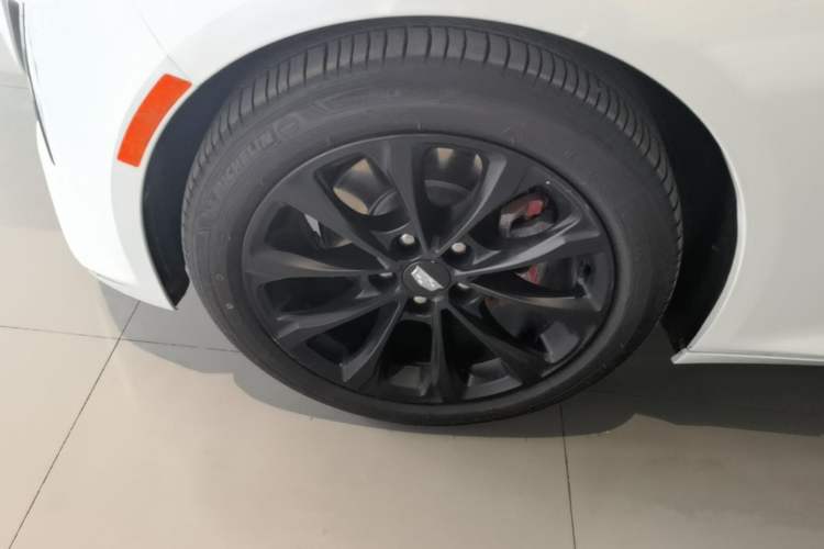 Used Cadillac CT5 2023 28T Luxury Edition (Standard Version) Left Front Wheel Hub