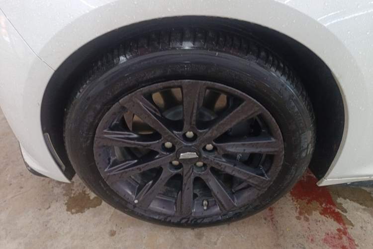 Used Cadillac CT5 2023 28T Prestige Model Left Front Wheel Hub