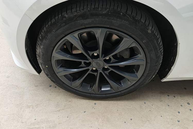 Used Cadillac CT5 2023 28T Luxury Edition (Standard Version) Left Front Wheel Hub