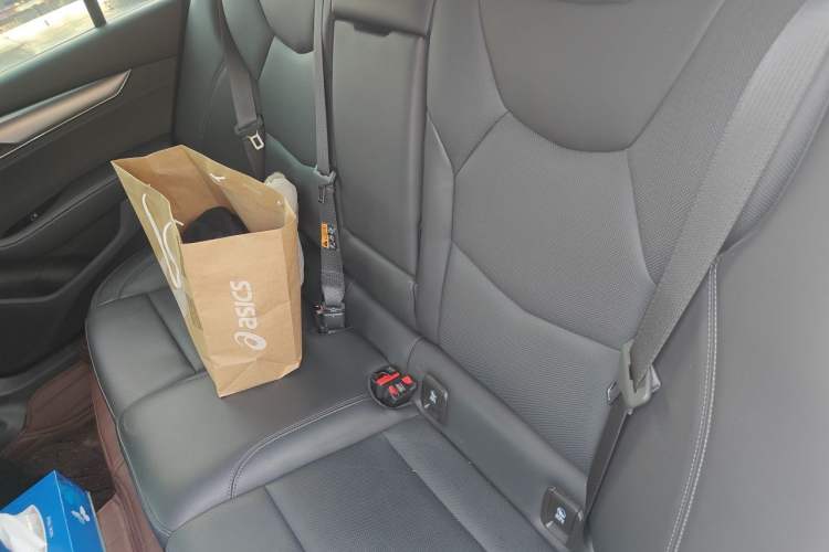 Used Cadillac CT5 2023 28T Luxury Edition (Standard Version) Left Rear Seat
