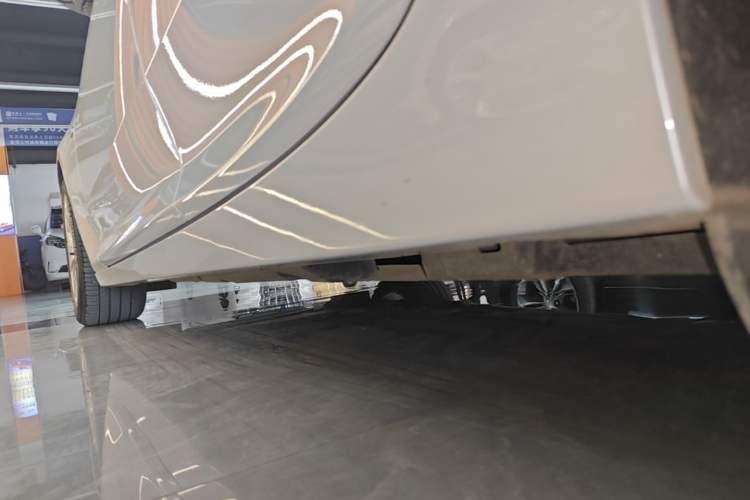 Used Cadillac CT5 2023 28T Luxury Edition (Standard Version) Left Side Sill