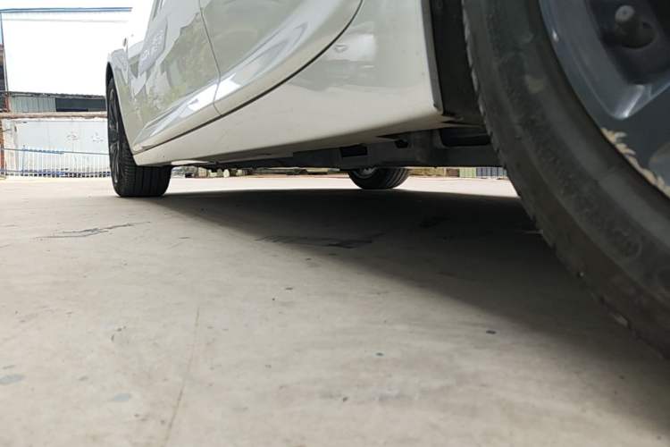 Used Cadillac CT5 2023 28T Luxury Edition (Standard Version) Left Side Sill
