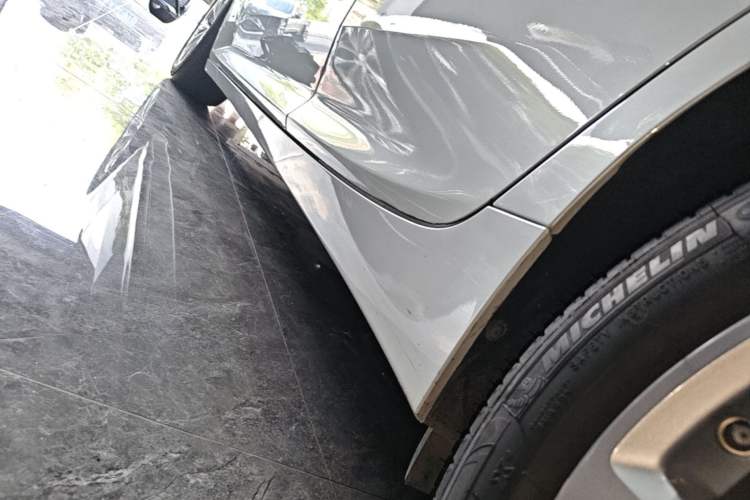 Used Cadillac CT5 2023 28T Luxury Edition (Standard Version) Left Side Sill