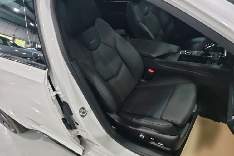 Used Cadillac CT5 2023 28T Platinum Edition Right Front Seat
